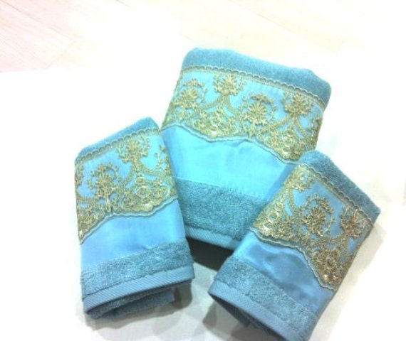 Guest Bathroom Towel Set with Gold Lace