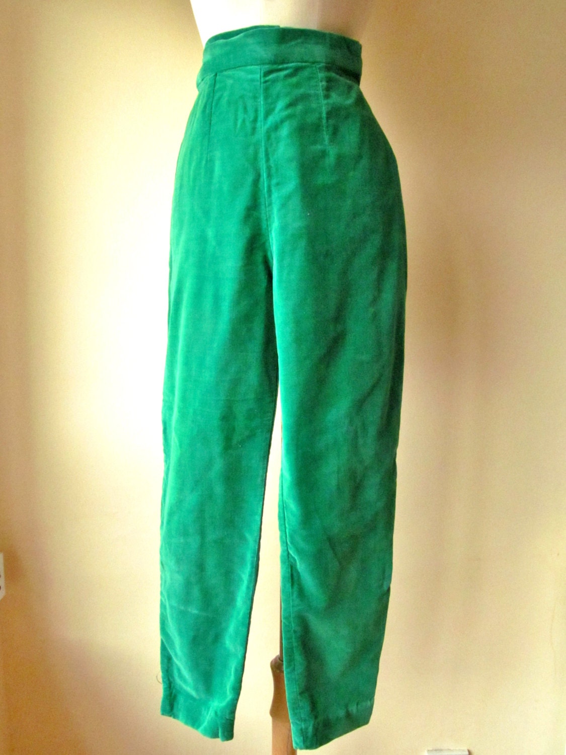 HARD to FIND 1950s Kelly Green Velvet Cigarette Pants - XS S