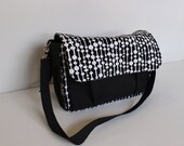 Stroller pram caddy diaper nappy bag Black and White