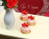 Heart-shaped Sablé Chantilly Fraise - Strawberry Chantilly - 12th Scale Miniature Food