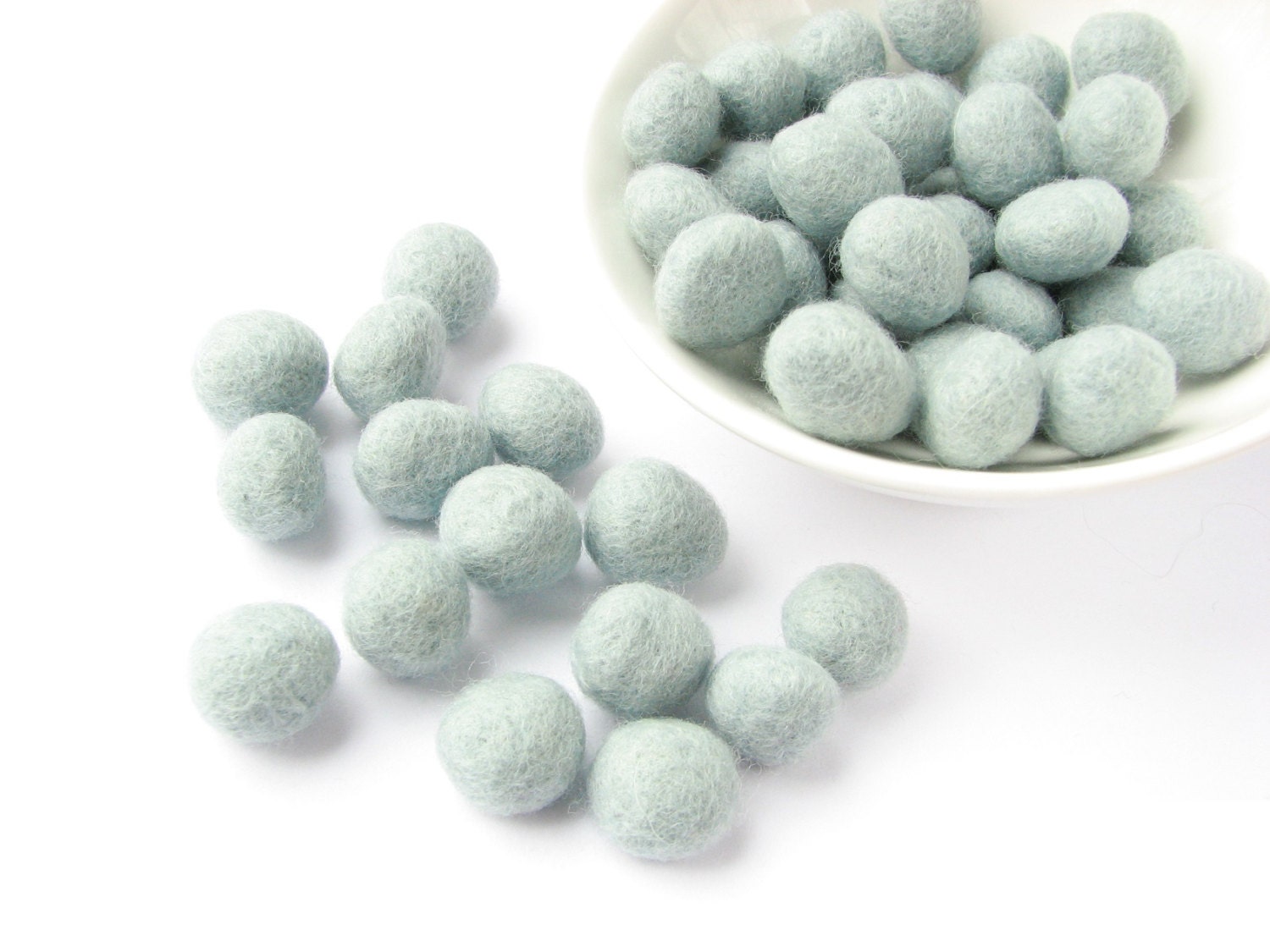 Mix of 30 light sky blue  felted wool rondelle beads. Perfect for decoration or jewelry