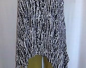 Coco and Juan Lagenlook Plus Size Black and White Print Traveler Knit Angled Tank Top Size 1 Fits 1X,2X Bust  to 50 inches