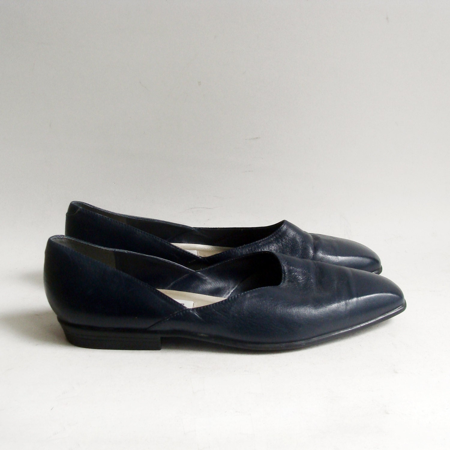 shoes 8 / navy blue flats / avant garde 1990s flats / leather flats / shoes size 8 / vintage shoes
