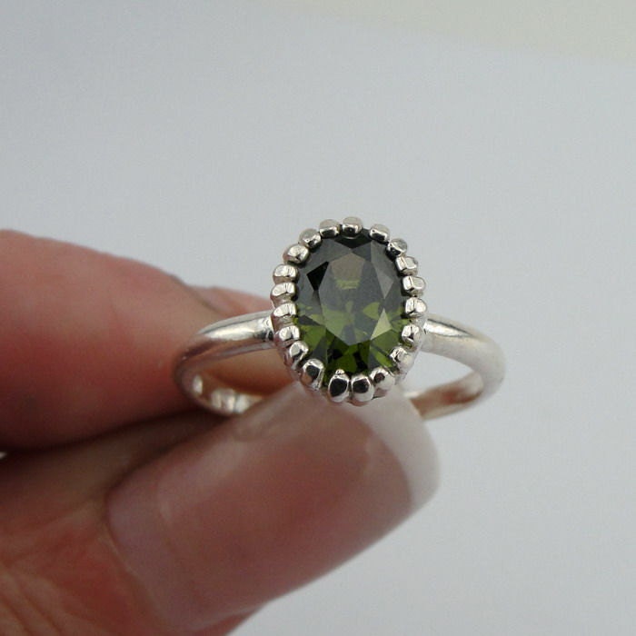 Elegant Charming Sterling Silver Peridot Ring Size 7 (sp 173)