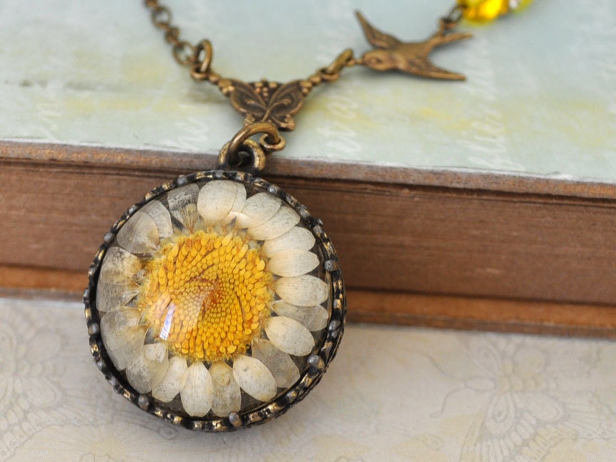 THE WILDFLOWER real daisy flower necklace in antiqued brass