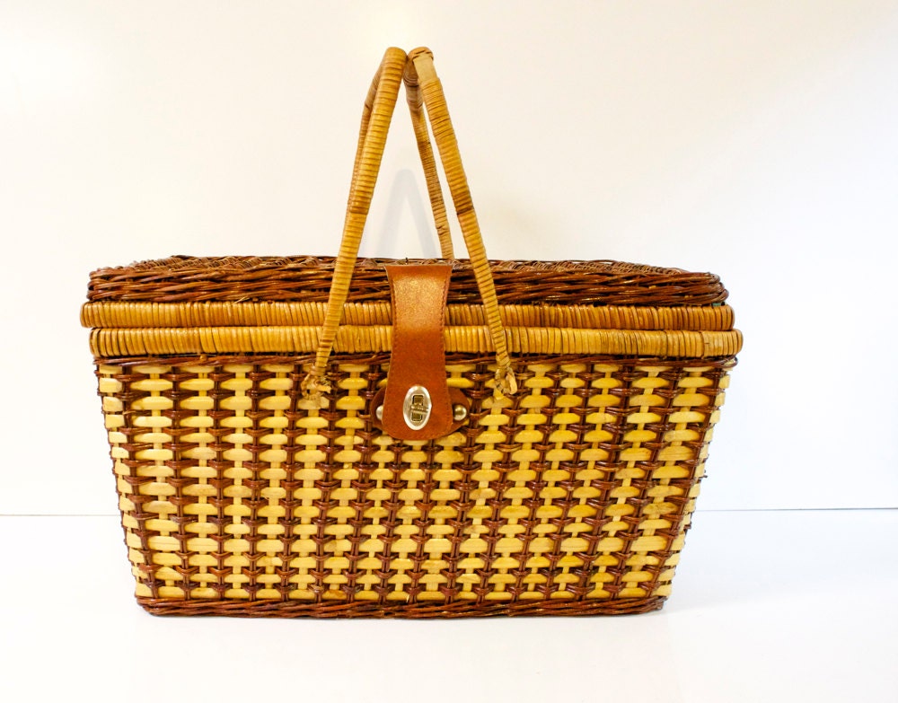 Vintage Wicker Picnic Lined Basket with plates cups and utensils