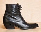 Boots 6 6.5 / vintage 80s 90s Guess Marciano victorian ankle boots 6 - 6.5 / granny boots / lace up boots 6