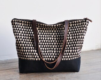 ZIP TOTE - triangle