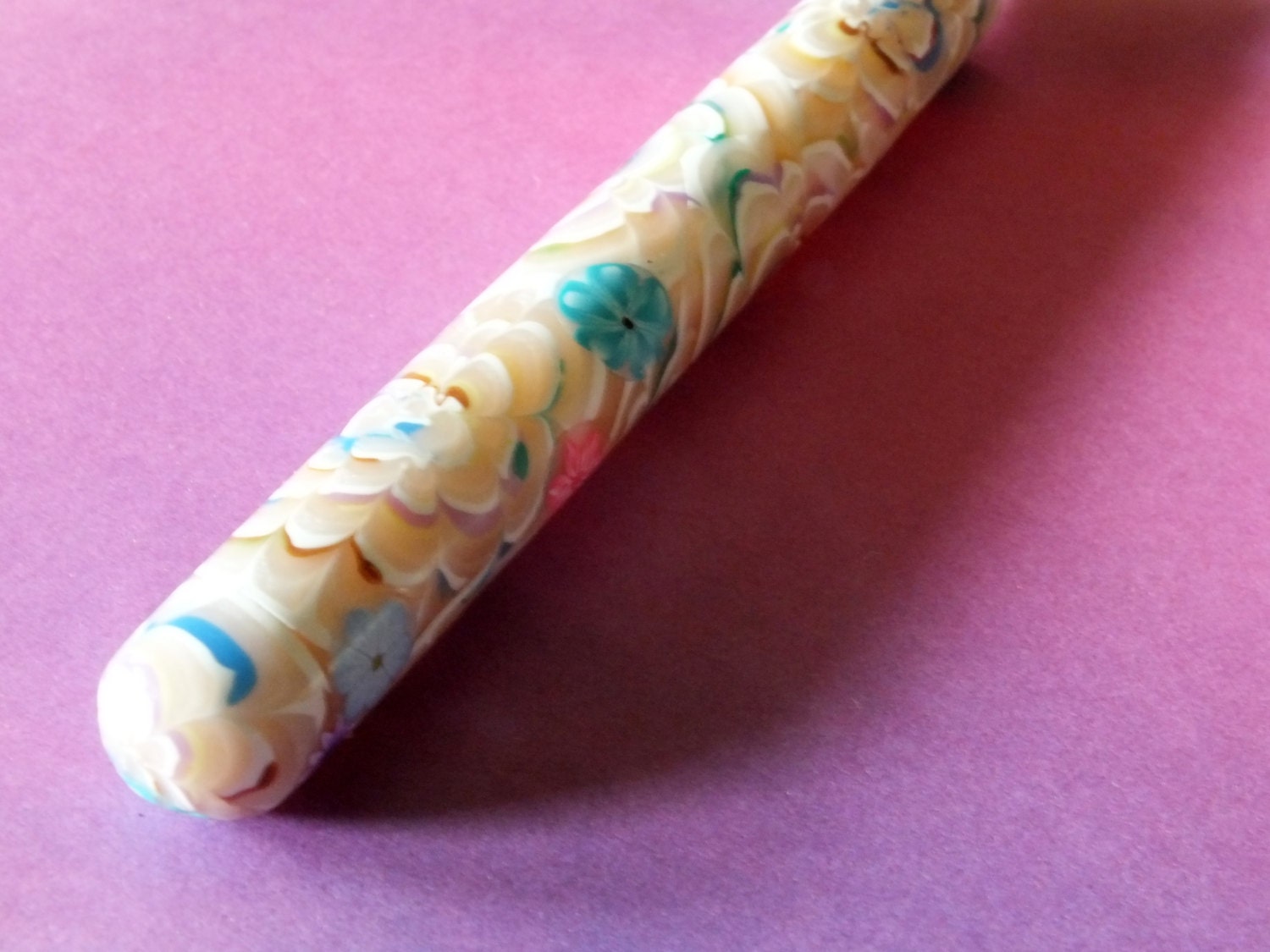 Crochet Hook - SUSAN BATES -  Size J - Handle covered with Polymer Clay