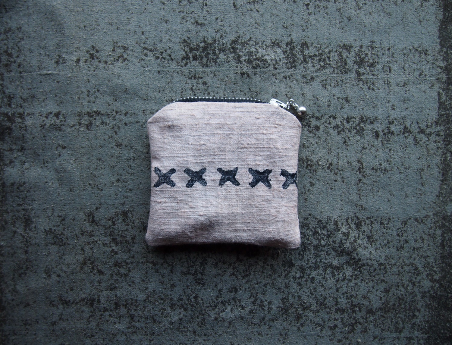 Onion coin purse cross purse handmade zip pouch kisses golden natural plant dye hand printed Octavi small