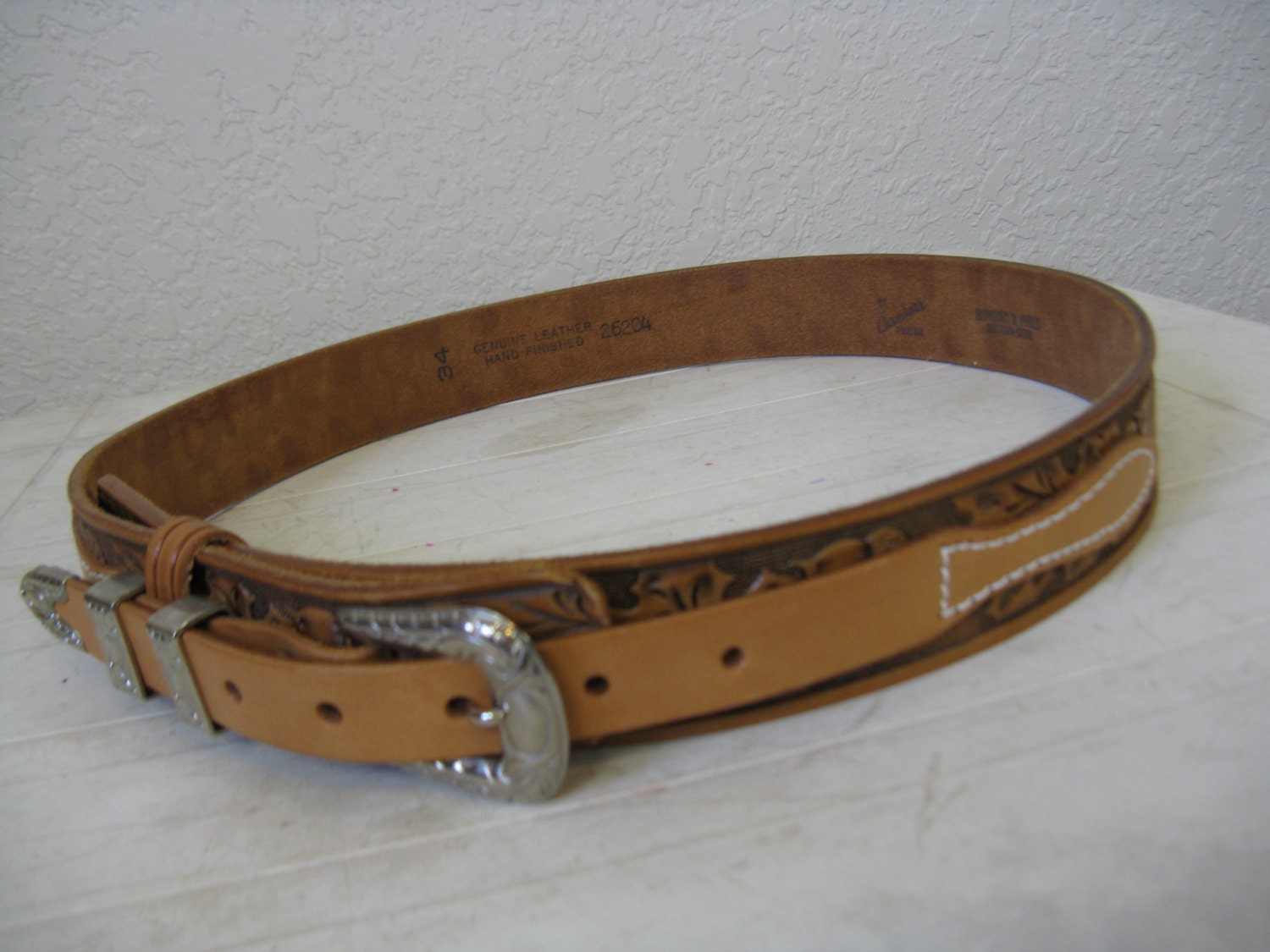 buckaroo. 1970's acorn tooled leather belt. unisex size 34.
