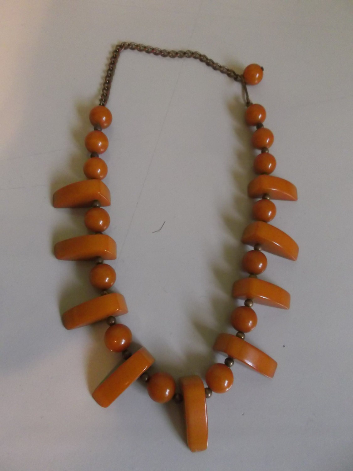 1930 1940s  VINTAGE  bakelite necklace