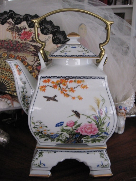 VINTAGE Japanese Teapot FP JAPAN 1986 Era Porcelain by MOJEART