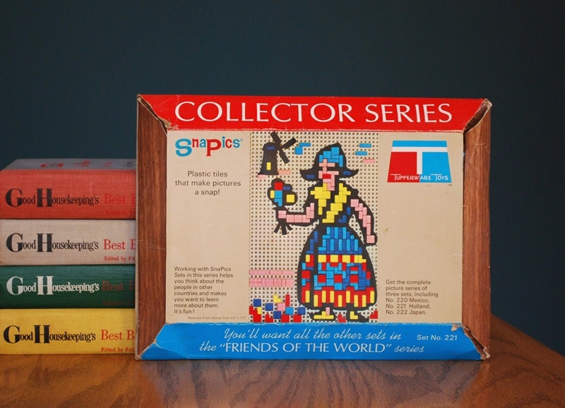 Vintage 1960s Tupperware Toys Snapics- Dutch Girl