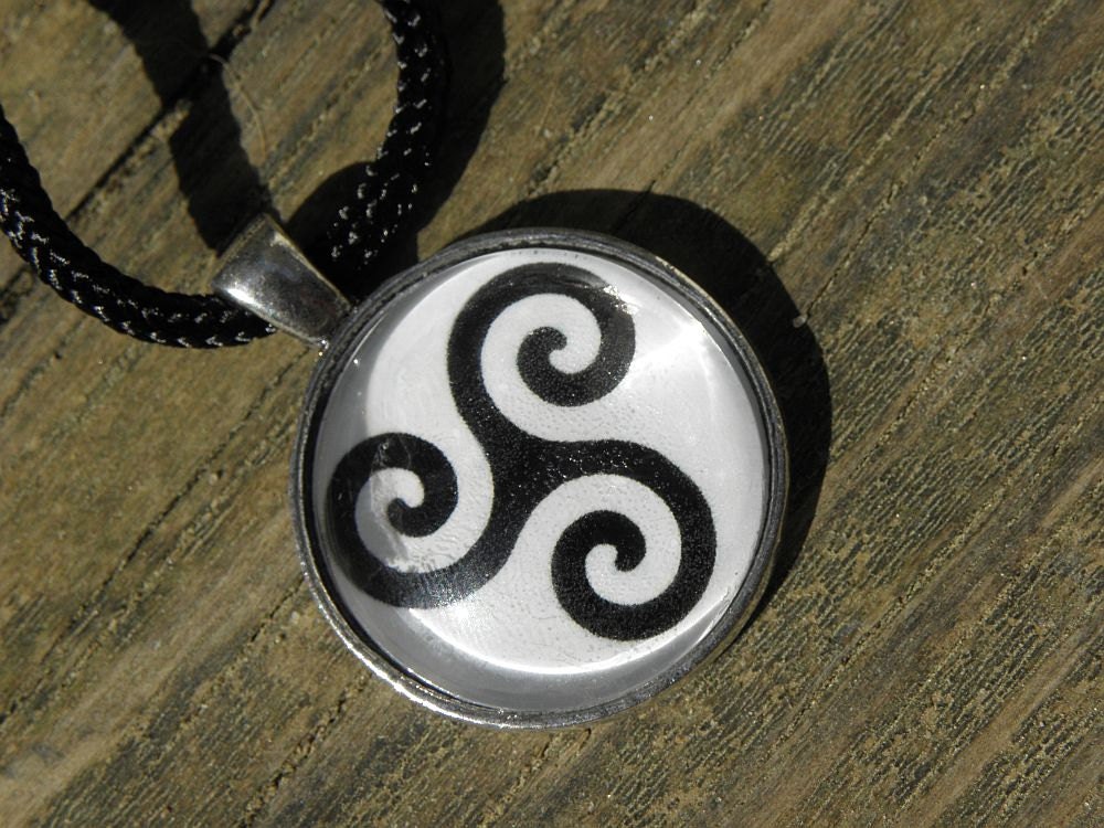 Large Triskele Celtic Triple Spiral Unisex Wiccan Symbol Glass Necklace Pagan