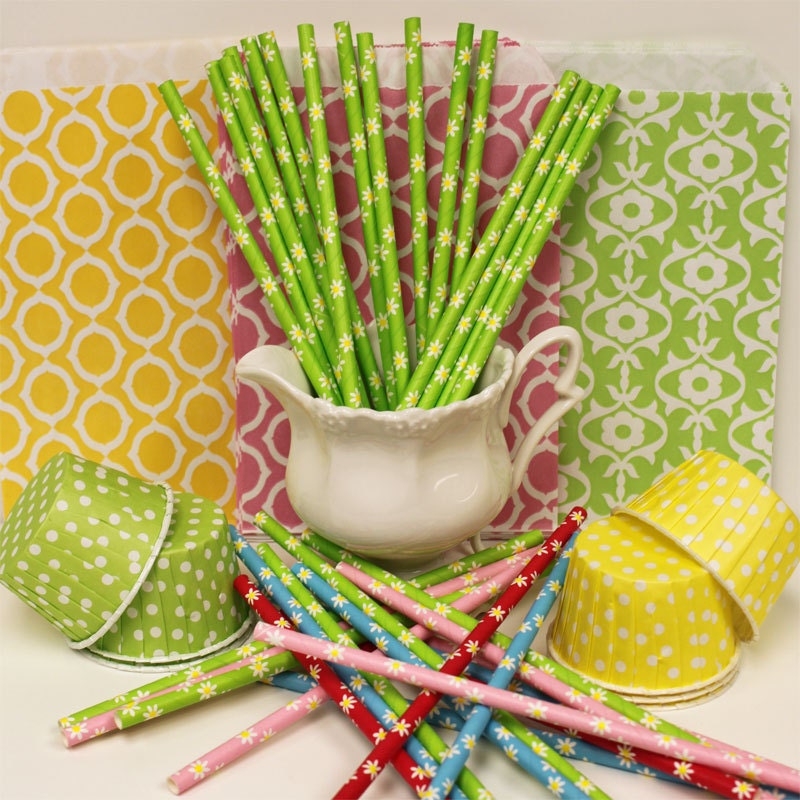 DAISY Paper Straws, 25 Green Daisy Paper Straws with diy flags, Easter parties, Birthday Parties, Spring, Flowers,Baby Showers