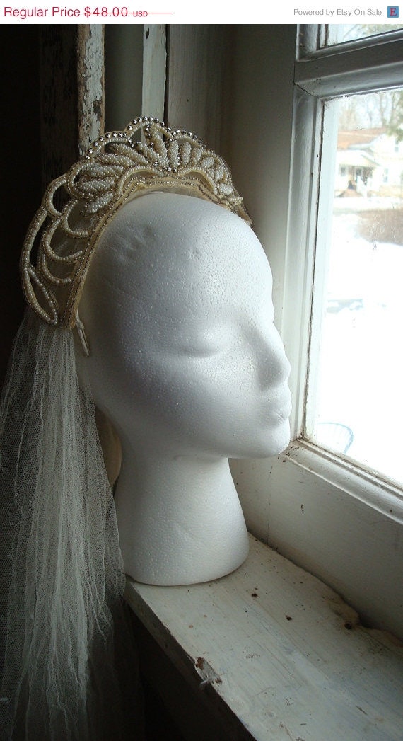Sale 30% INSTANT Savings Vintage Bridal Veil, crown, headpiece