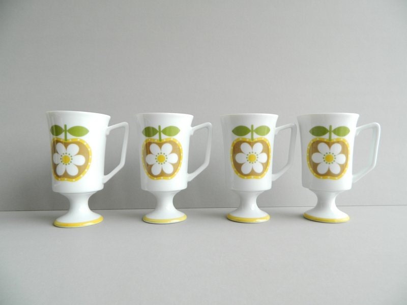 Mid Century County Fair Apple Flower Mugs