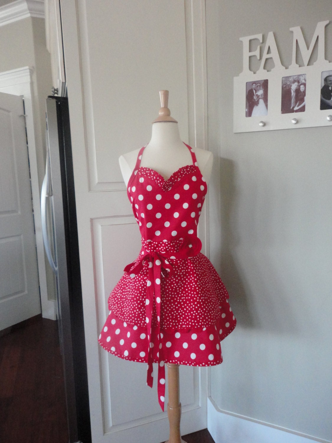 4RetroSisters "Sadie Mae" Style Womens Full Retro Apron -  Retro Red Sweetheart Neckline