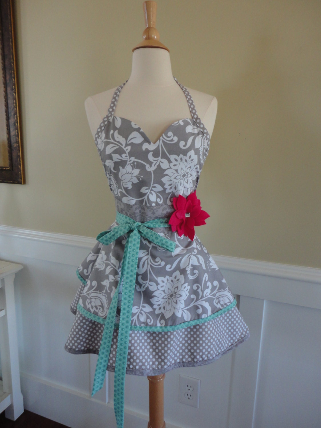 4RetroSisters - "Sadie Mae" Sweetheart Neckline Gray Floral   - Womens Retro Full Apron
