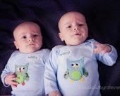 Twin "Who's Who" Owls bodysuits for Twin BOYS, handsewn unique twin gift for twin boys - twinzzshop