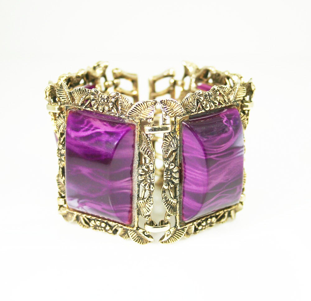 Vintage Chunky Purple Marble Lucite Gold Tone Floral Motif Bracelet