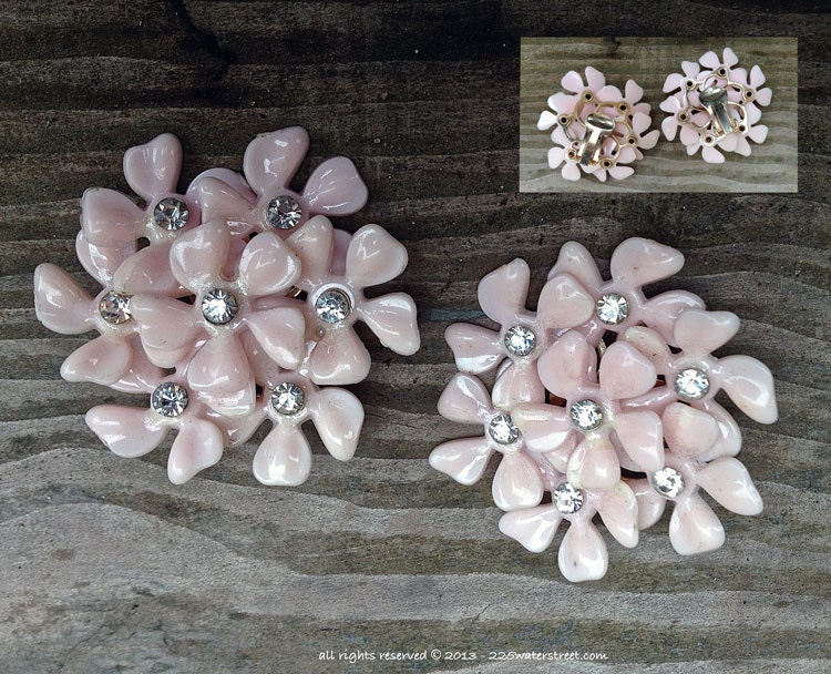 Vintage 1960's Pink Flower Clip On Earrings - Plastic Flower Earrings Pink