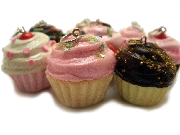 Miniature Cupcake Charm Scented /Custom/Polymer Clay Cupcakes/Miniatures/Mini Food/Scented Food Jewelry/Scented Polymer Clay Jewelry