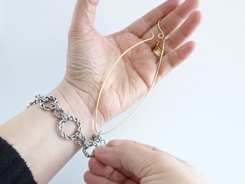 Bracelet Fastener Makes Putting On Bracelets Easy