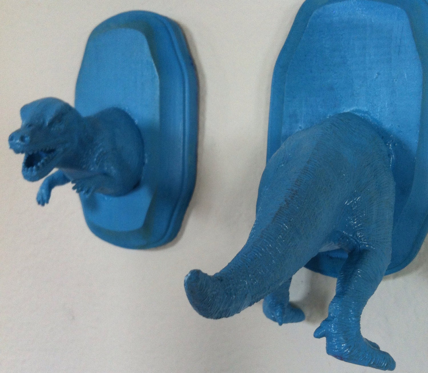 T-Rex mini taxidermy set-blue