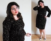SALE Plus Size Vintage 1960s Dress Velvet Plum with Golden Filigree // Soft and Sweet Fashion // Size 14/16