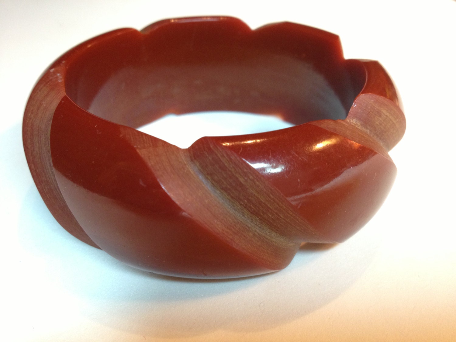 Fabulous Deeply Carved Brick Red Bakelite Bangle 1940s
