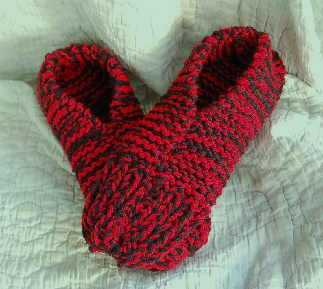 Mens Knitted Slippers size 10.5 to 12 Black/Red