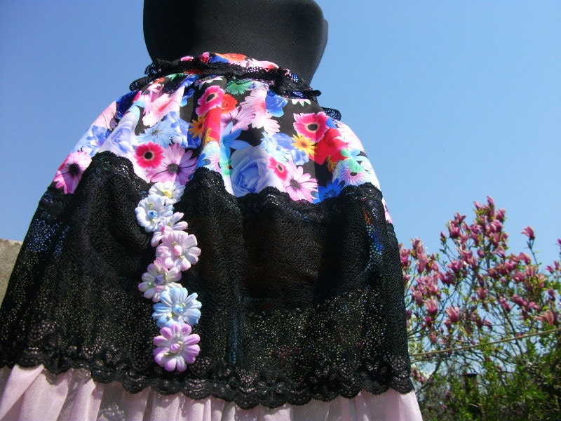 skirt ,flower skirt, printed,lace,gypsy skirt,boho,spring fashion, outwear, romance,flower print,black lace,daisy,women fashion