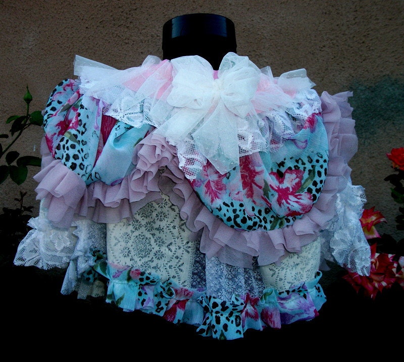 Shawl, capelet,faery punk,marie antoinette,lace,pink,white lace, lace shawl,ruffle shawl,bow shawl,wedding,women,spring fashion,pastel,candy
