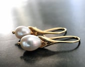 Calla Lilly Pearl Earrings, Luxe Freshwater Pearl Earrings, Wedding Accessories