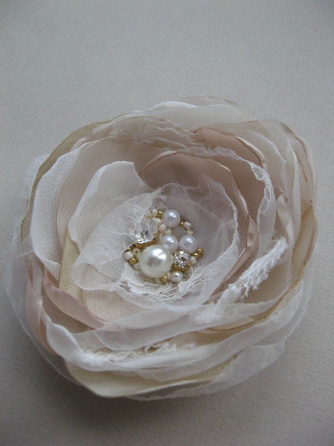 Wedding bridal hairpiece fascinator Hair clip vintage Cream Ivory Beige Sand Lace Rhinestone Gold Rose Flower