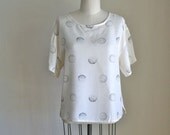 vintage novelty print blouse - GOLF BALL print white rayon slouchy top / M