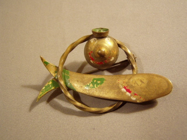 Vintage 1940s Puffed Figural Sculptural Pin Brooch Industria Argentina Sailor & Fish 4962