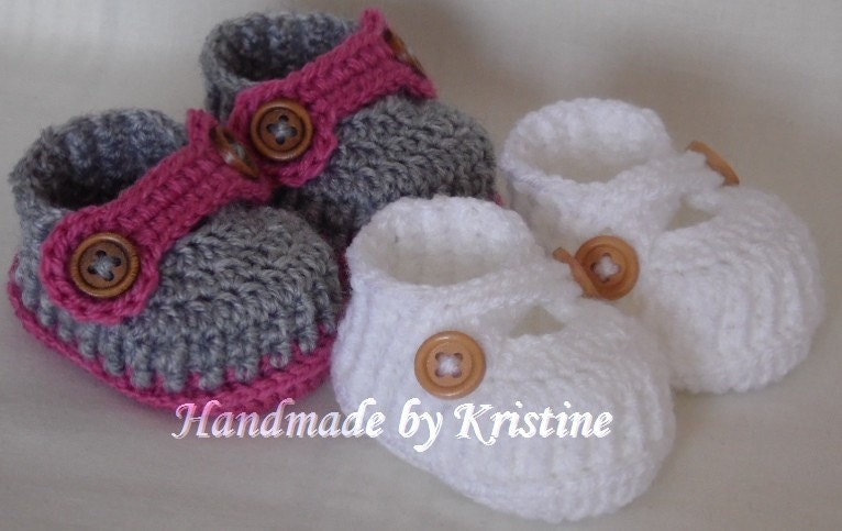 crochet baby shoes set of two, you can MIX and MATCH COLORS and sizes, newborn, 0-3m or 3-6m