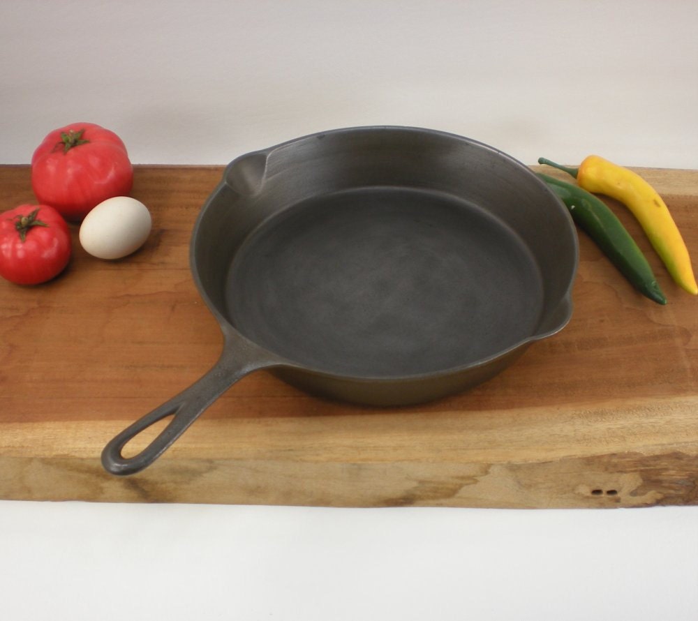 Vintage Lodge  Cast Iron Skillet - No.8 - Early No Name - X Mark
