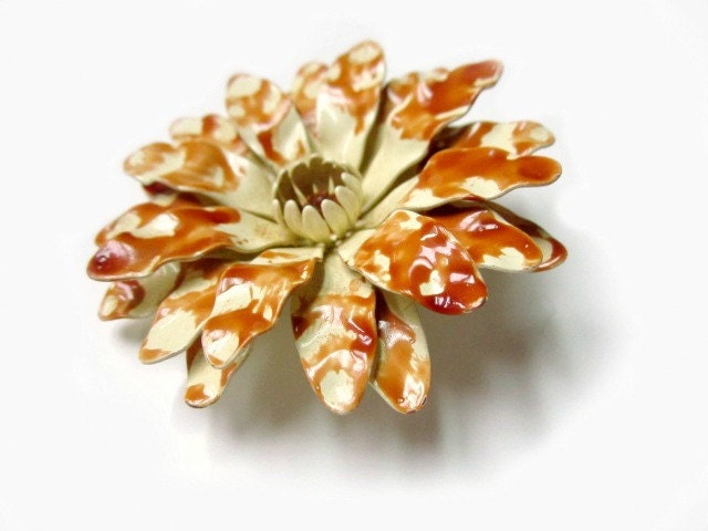 Vintage Enamel Dimensional Cream and Caramel Drizzled Flower Brooch Pin