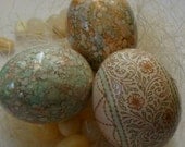 Floral Lace Etched Chicken Egg - Plus 2 Bonus Magick Eggs