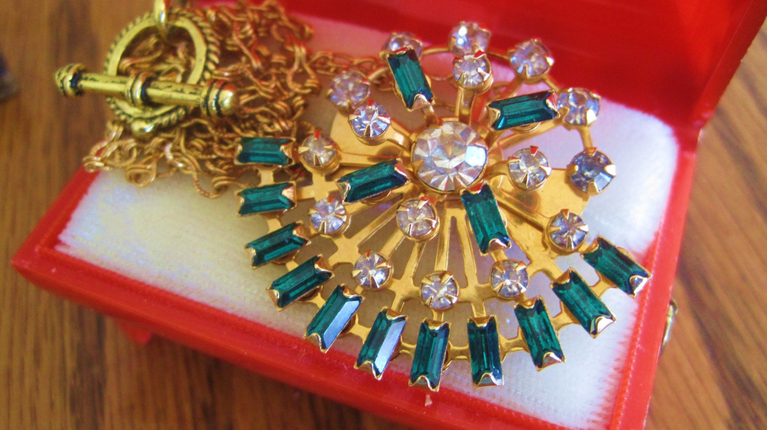 10% Off (cupon code marchmadness1) Pendant/Brooch Art Deco Style with Emerald Cut Glass White Rhinestones 22kt Goldplated Oval Chain