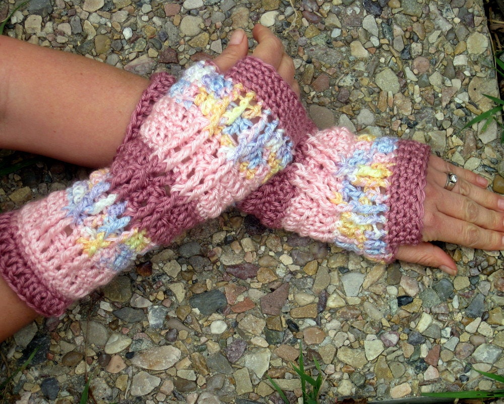 extra soft layers of pink fingerless gloves with cable decoration