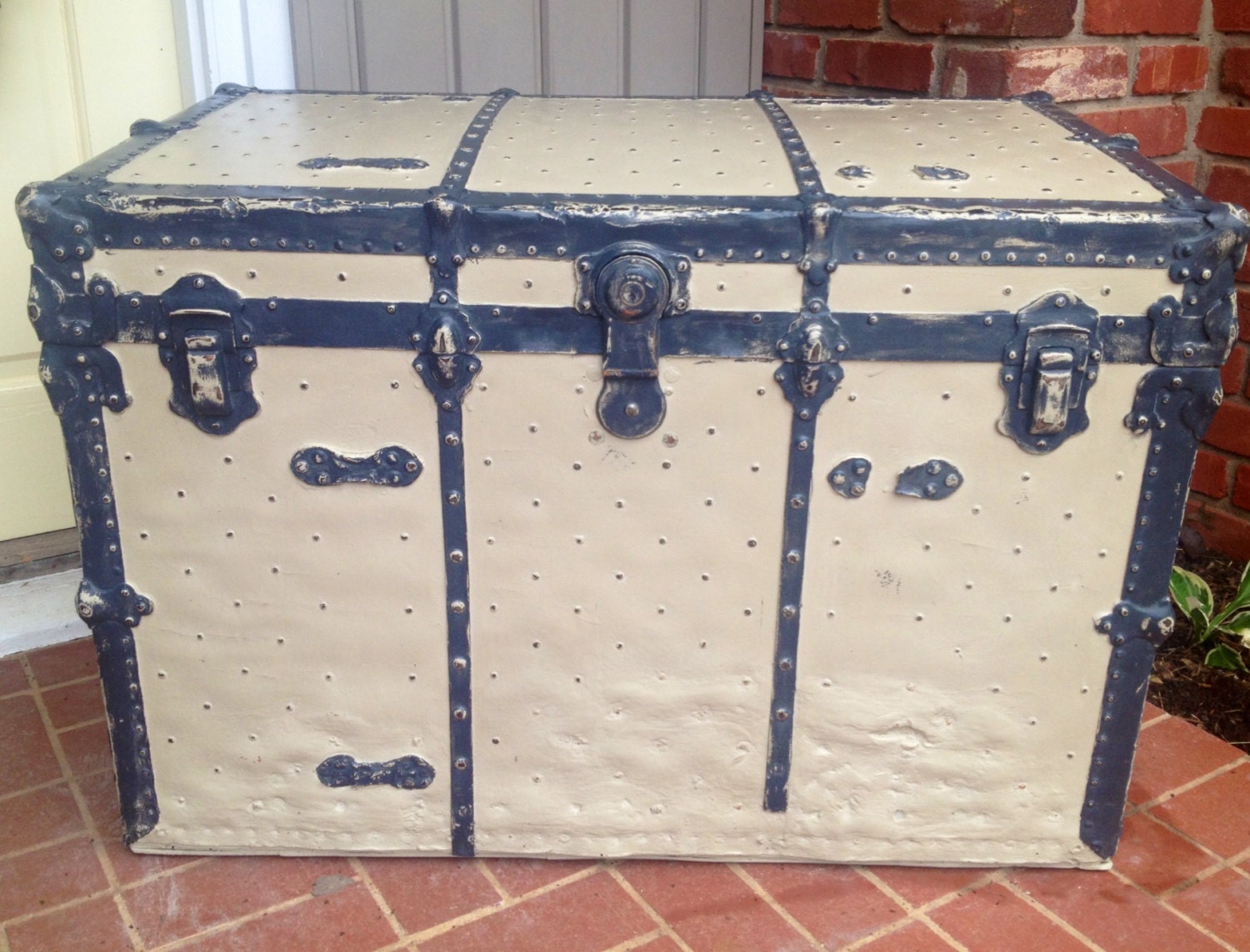 Steamer Trunk Table Flat Top Huge Coffee or End Table Chest Charcoal Bone