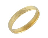 Hammered smooth Wedding Band in 14k Yellow Gold