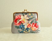 Gorgeous floral Clasp purse in Gray