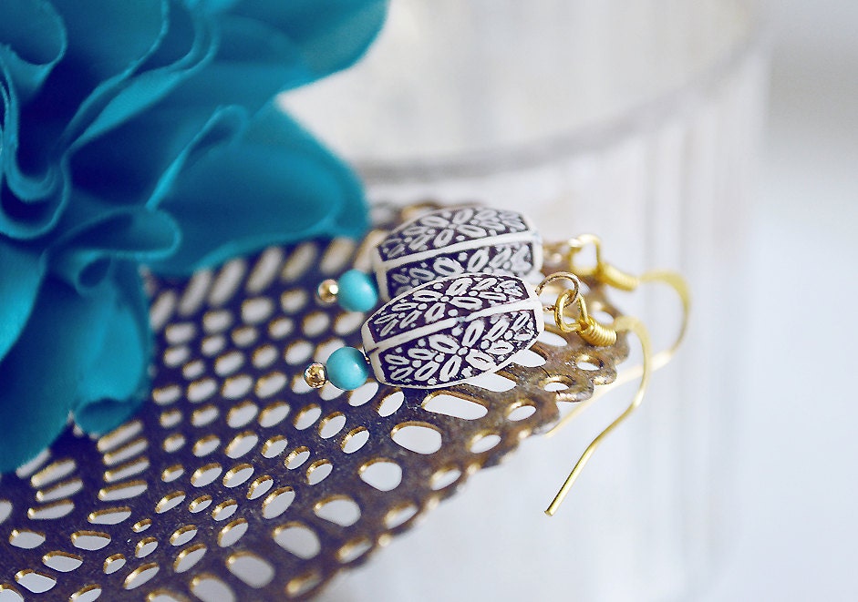 Black and Cream Flower Beaded Earrings
