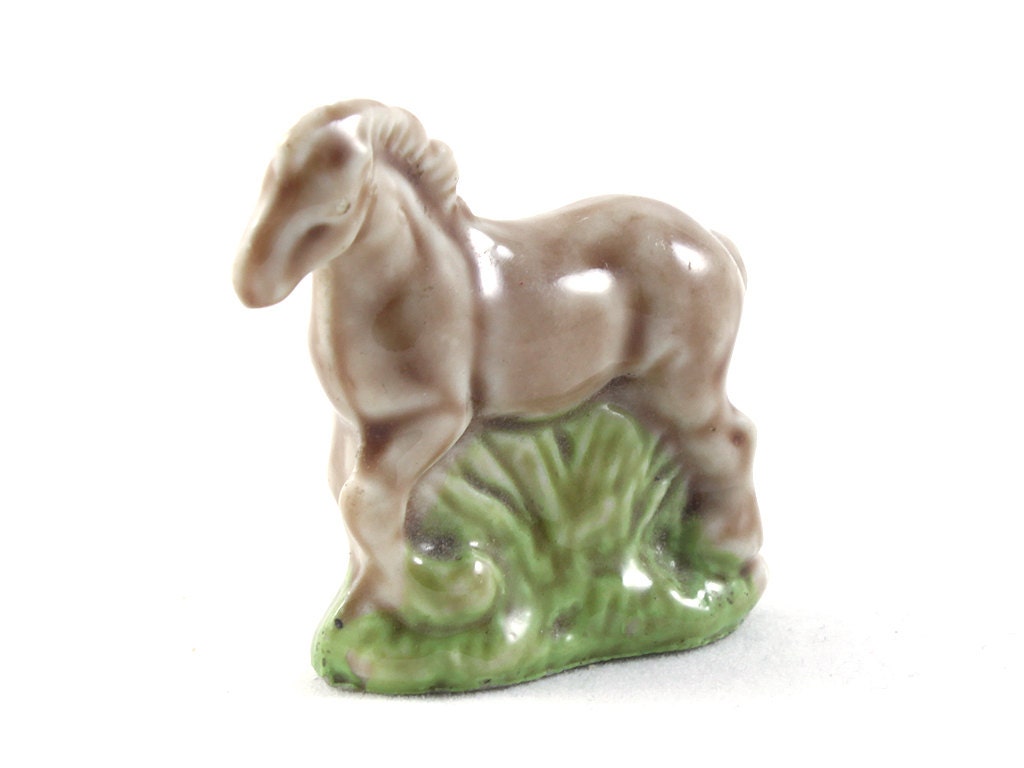 Wade Whimsies - Horse Pony Galloping Running  - Miniature Figurine 00